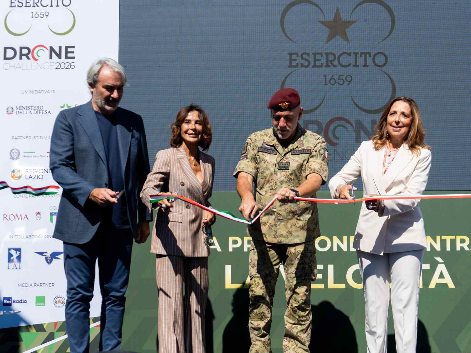 Esercito 1659 Drone Challenge - la prima competizione sportiva di droni con i migliori piloti civili e militari.